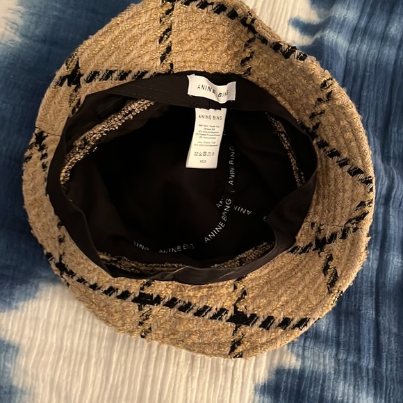 Anine Bing bucket hat in camel plaid - Picture 4 of 7